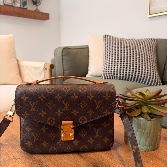 Louis Vuitton Handbags - Louis Vuitton Brown Monogram Handbag